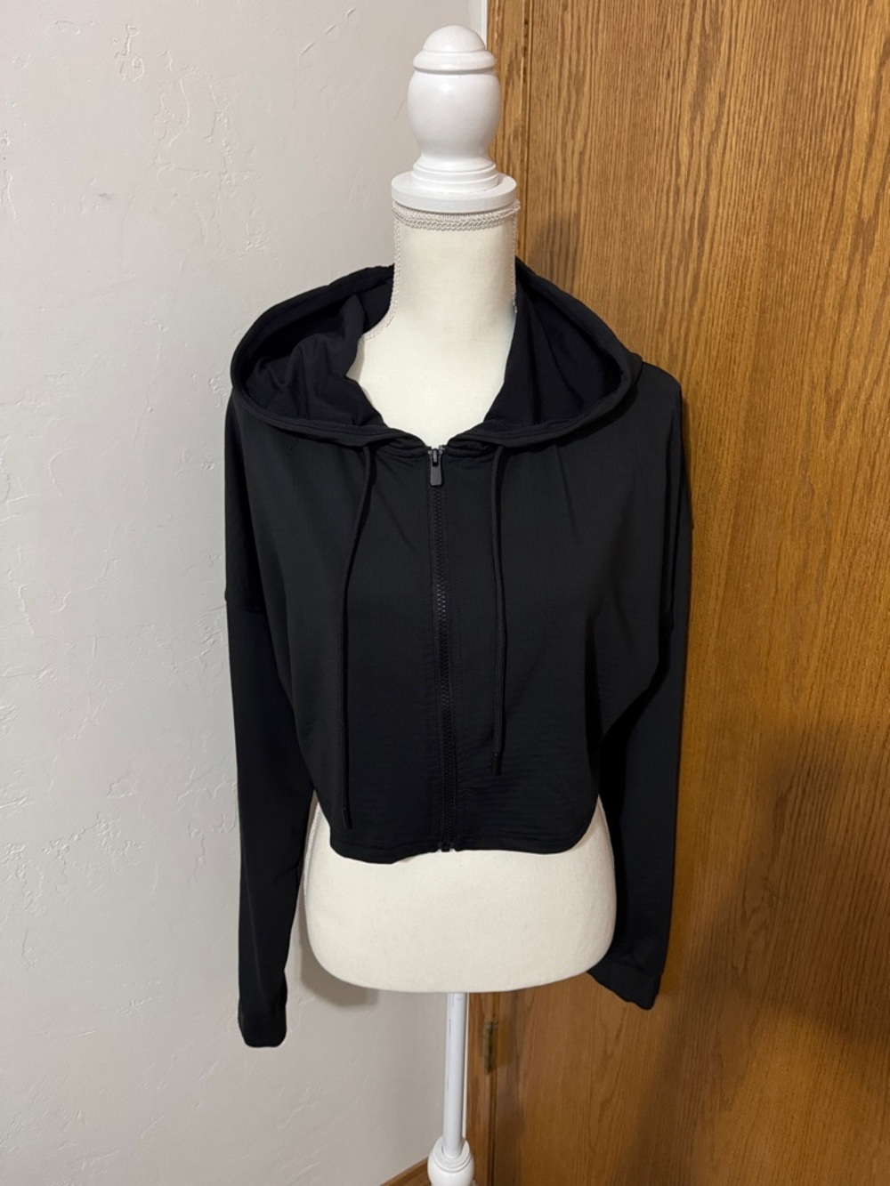 Mono B active wear black crop zip up hoodie M
